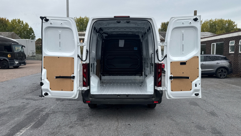 Renault Master Mwb Diesel Fwd MM35 Blue dCi 130 Advance Medium Roof Van